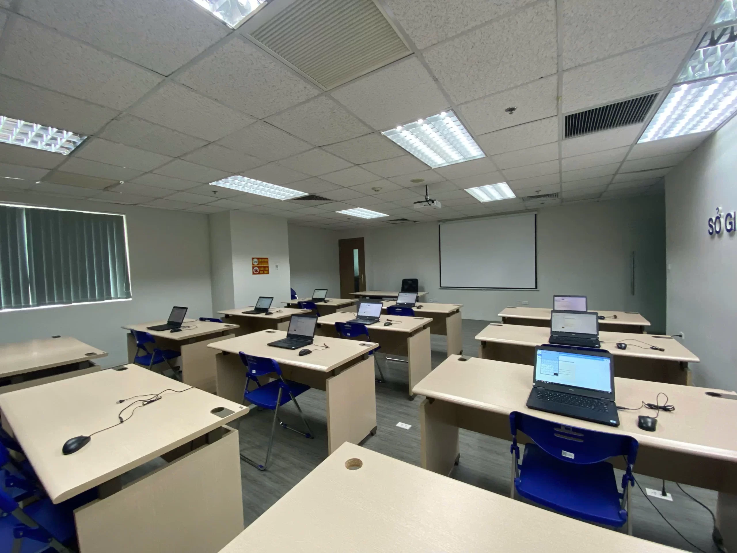 thuê máy tính hòa bình