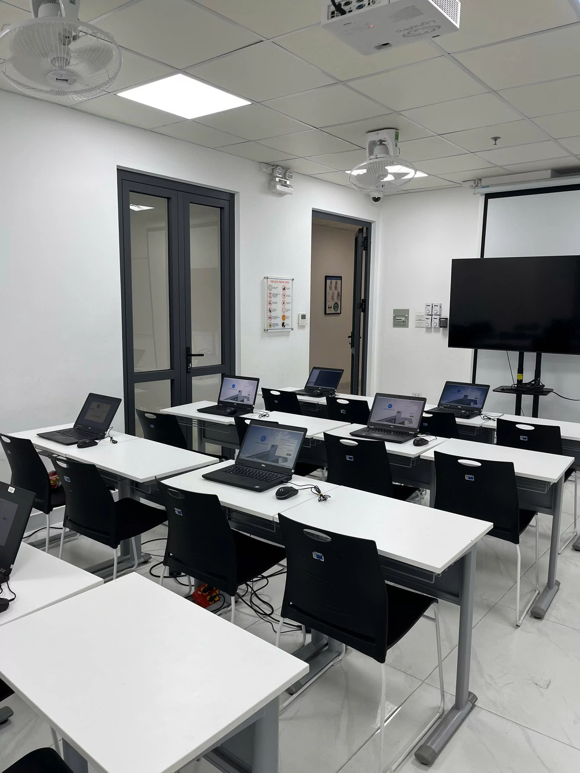 Thuê máy tính giá rẻ hà nội